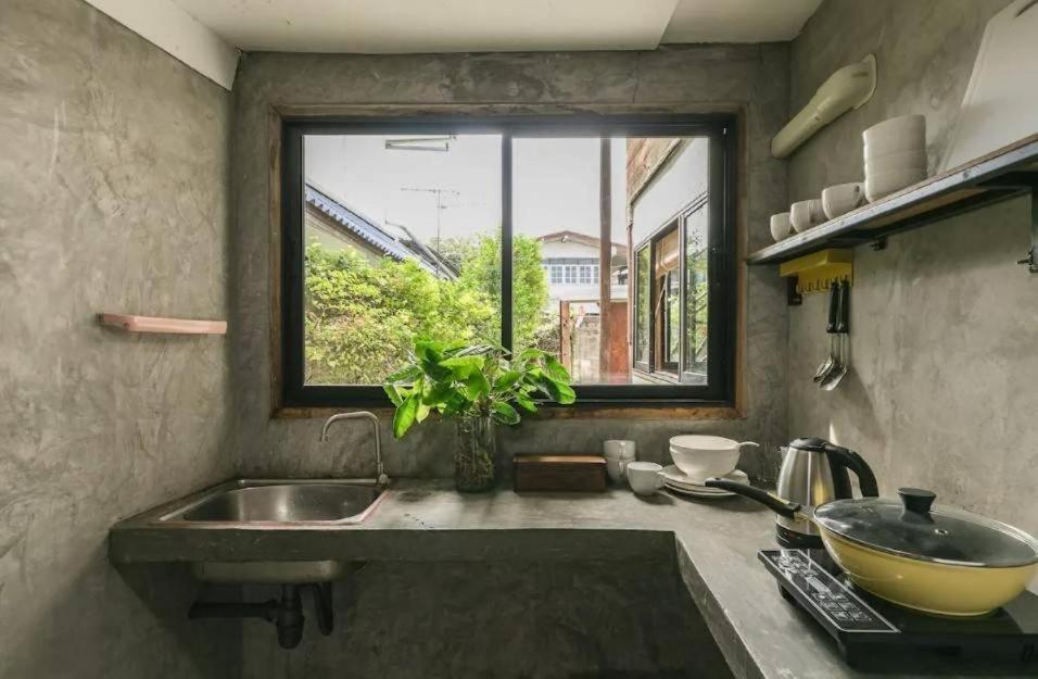 Nearthepark Backpack House Hostel เชียงใหม่ ภายนอก รูปภาพ