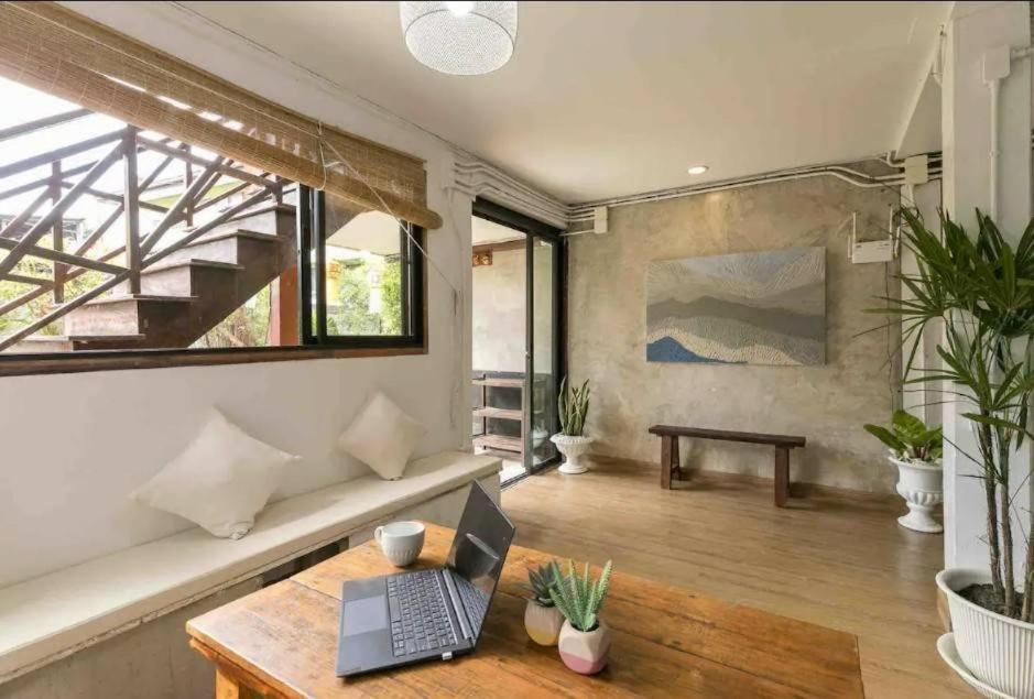 Nearthepark Backpack House Hostel เชียงใหม่ ภายนอก รูปภาพ
