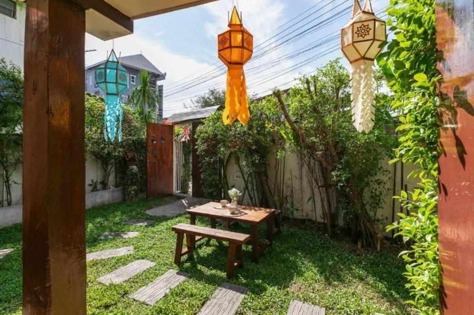 Nearthepark Backpack House Hostel เชียงใหม่ ภายนอก รูปภาพ