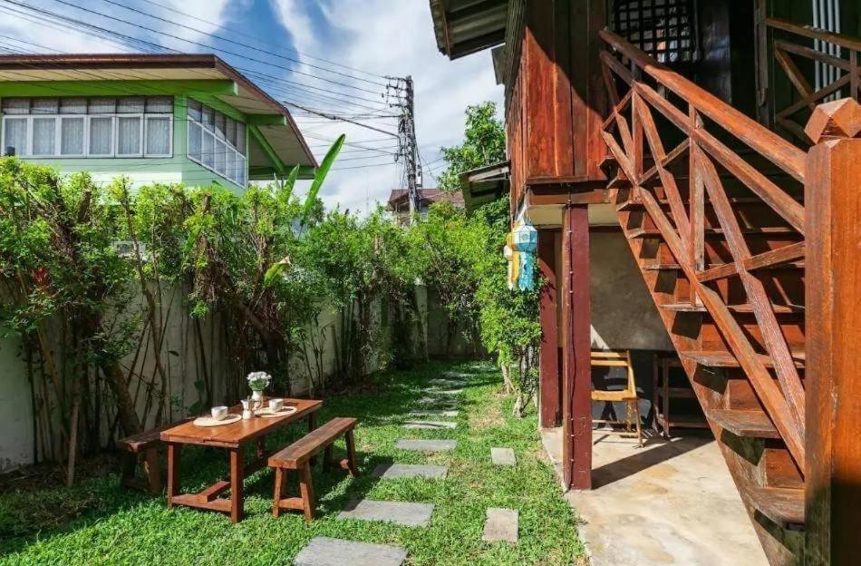 Nearthepark Backpack House Hostel เชียงใหม่ ภายนอก รูปภาพ
