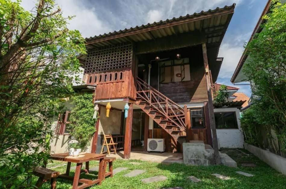 Nearthepark Backpack House Hostel เชียงใหม่ ภายนอก รูปภาพ